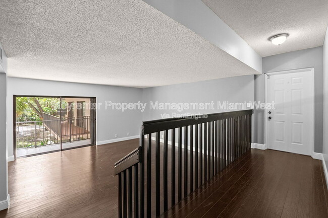 4705 SW 62nd Ave in Davie, FL - Building Photo - Building Photo