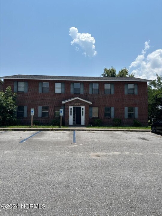 208 Zack Cir, Unit A in Jacksonville, NC - Building Photo