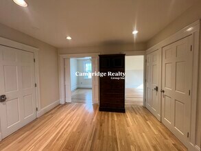 56 White St, Unit 3T in Somerville, MA - Foto de edificio - Building Photo