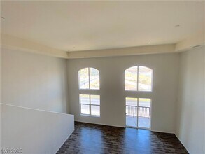 20 E Serene Ave in Las Vegas, NV - Foto de edificio - Building Photo