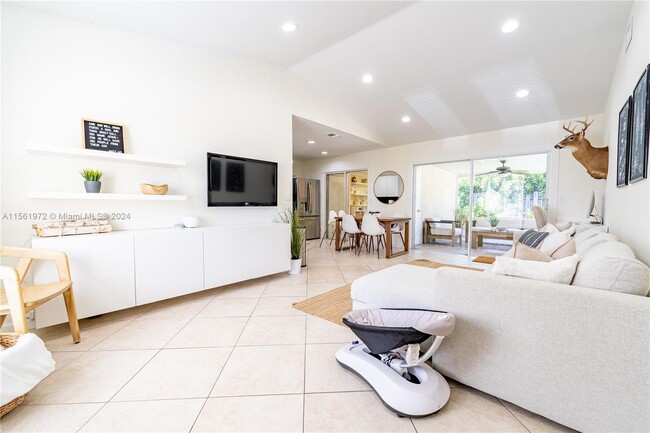 18825 Cloud Lake Cir in Boca Raton, FL - Building Photo - Building Photo