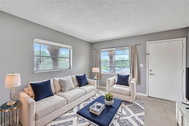 5186 NE 6th Ave in Oakland Park, FL - Foto de edificio - Building Photo