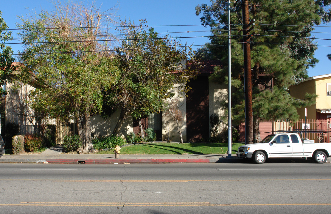 15001 Vanowen St in Van Nuys, CA - Building Photo