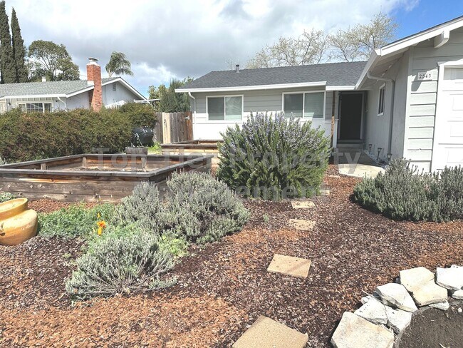 2543 Prestwick Ave in Concord, CA - Building Photo - Building Photo