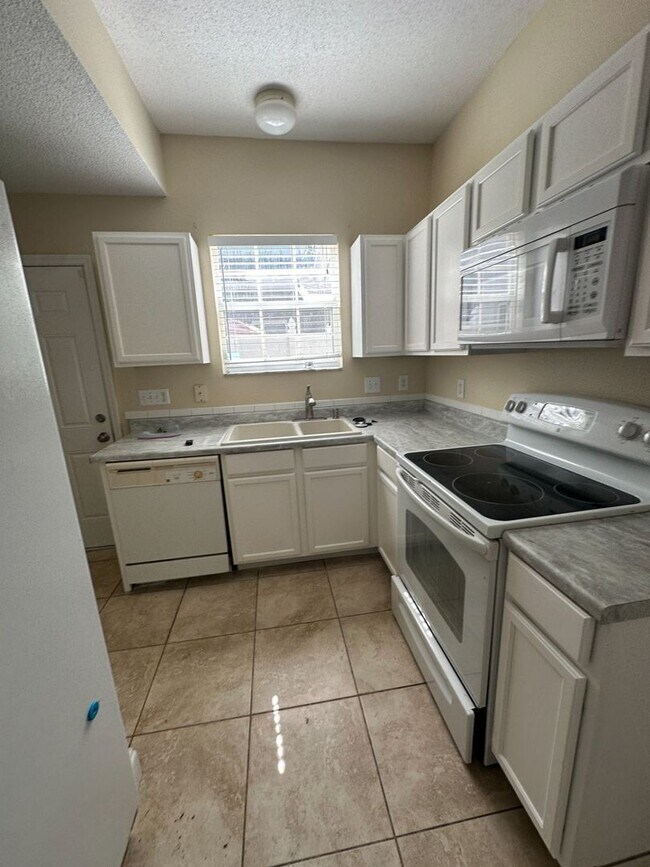 13039 Center Square Dr in Orlando, FL - Building Photo - Building Photo
