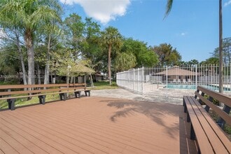 9161 Vineyard Lake Dr in Plantation, FL - Building Photo - Building Photo