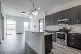 Crossroads 389 in Hackensack, NJ - Foto de edificio - Interior Photo