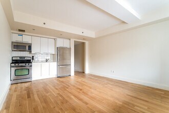 110 Central Park S in New York, NY - Building Photo - Building Photo