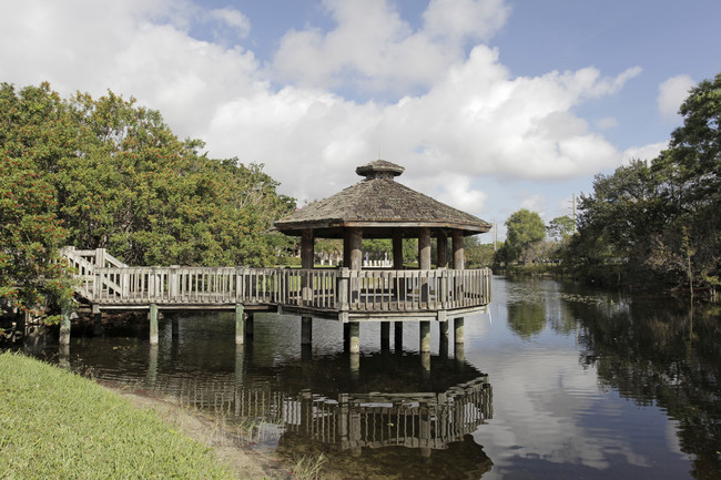 Island Shores in Greenacres, FL - Foto de edificio - Building Photo