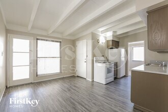 333 S Mallard St in Las Vegas, NV - Building Photo - Building Photo