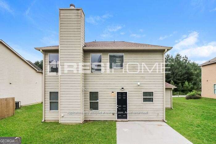 7811 Bell Tower Ln in Fairburn, GA - Building Photo