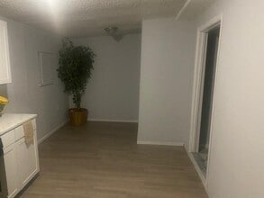 8747 Lehigh Ave in Los Angeles, CA - Building Photo - Building Photo