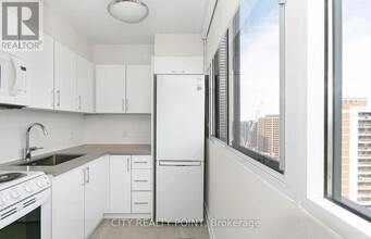 33-1533 Isabella St in Toronto, ON - Building Photo - Building Photo