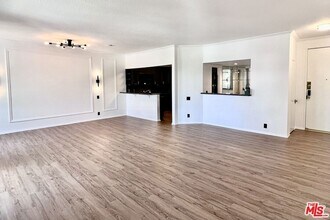 8960 Cynthia St, Unit 109 in West Hollywood, CA - Building Photo - Building Photo