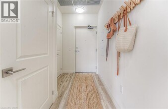 301 Westmount Rd W in Kitchener, ON - Building Photo - Building Photo