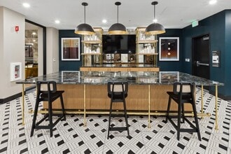 Lincoln Landing Apartments in Hayward, CA - Foto de edificio - Building Photo