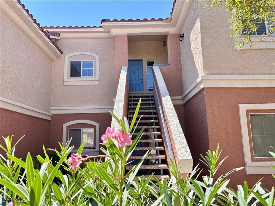 400 Amber Pine St in Las Vegas, NV - Foto de edificio