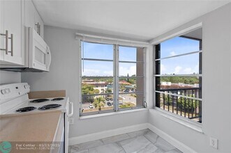 4174 Inverrary Dr in Lauderhill, FL - Building Photo - Building Photo
