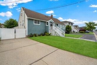 551 Fire Island Ave in Babylon, NY - Building Photo - Building Photo