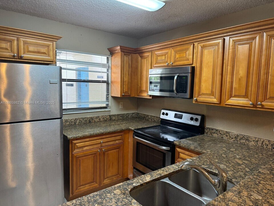 1561 Windorah Way in West Palm Beach, FL - Building Photo