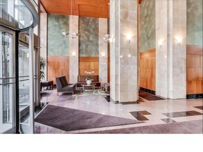 1122 N Clark St, Unit 1403 in Chicago, IL - Building Photo - Building Photo