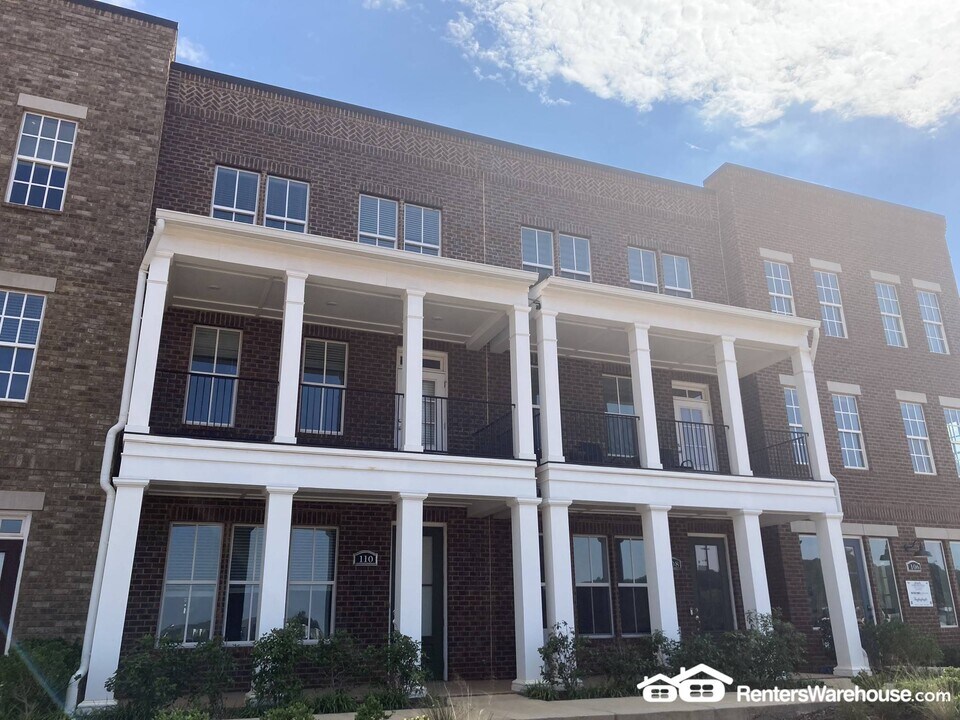 110 St Louis St in Madison, AL - Building Photo