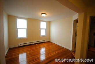 299 Lexington St, Unit 3 in Boston, MA - Foto de edificio - Building Photo