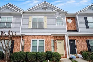 2545 Walden Lake Dr in Decatur, GA - Building Photo