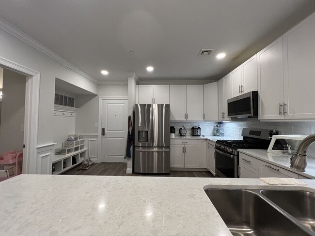 320 Middlesex Ave, Unit B201 in Medford, MA - Building Photo - Building Photo