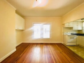 2405 W Knox St in Durham, NC - Foto de edificio - Building Photo