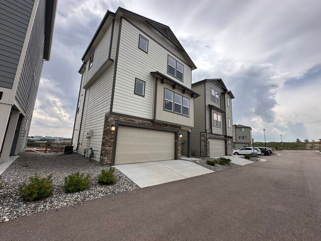 7435 Gorgeted Quail Grv in Colorado Springs, CO - Foto de edificio - Building Photo