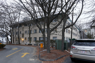 230 Walnut St in Newton, MA - Foto de edificio - Building Photo