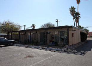 Campbell Plaza Garden in Tucson, AZ - Building Photo - Building Photo