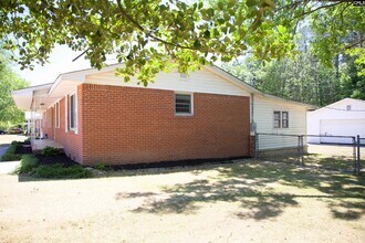 826 Jefferson St in West Columbia, SC - Building Photo - Building Photo