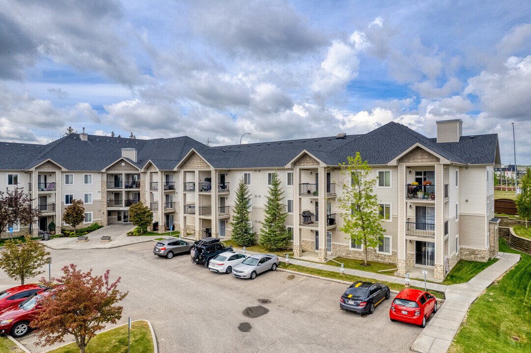 2395 Eversyde Ave SW in Calgary, AB - Building Photo
