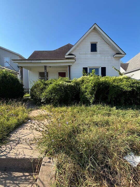 512 W Division St in Springfield, MO - Building Photo