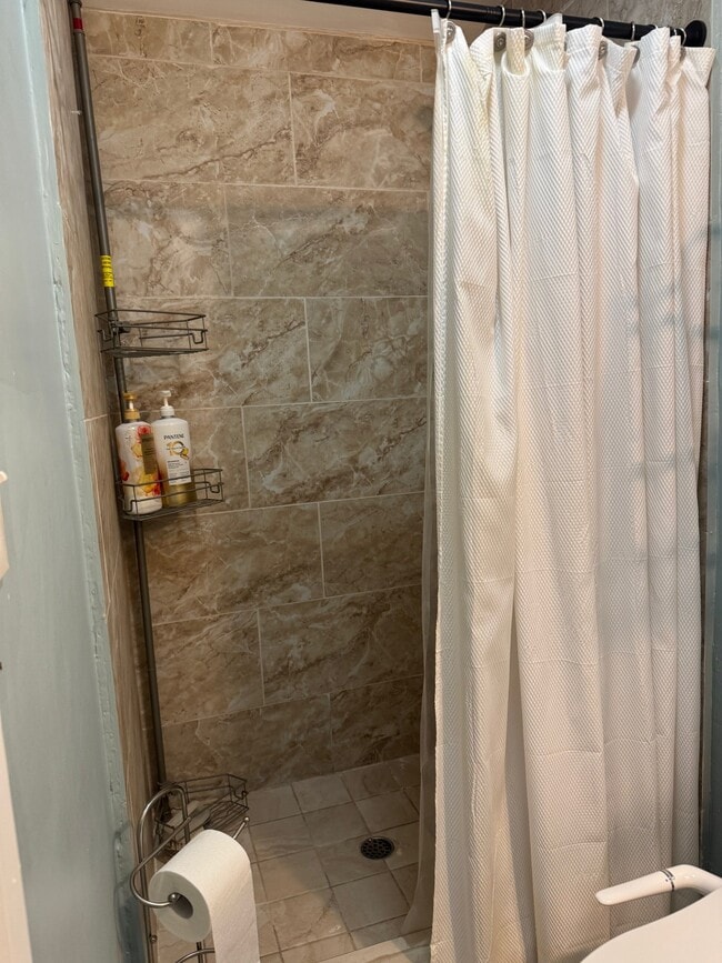 17212 Strathern St in Los Angeles, CA - Building Photo - Building Photo