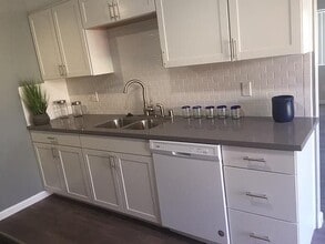 2383 Mirto Ct in Bakersfield, CA - Foto de edificio - Building Photo