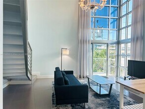 7700 Collins Ave in Miami Beach, FL - Foto de edificio - Building Photo