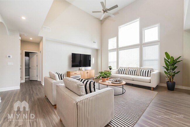 584 Michigan Cir in Hoschton, GA - Foto de edificio - Building Photo