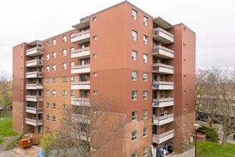 Vilma Terrace in Hamilton, ON - Building Photo - Building Photo