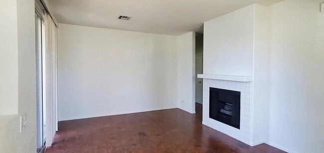 10830 Sabre Hill Dr #201 in San Diego, CA - Foto de edificio - Building Photo