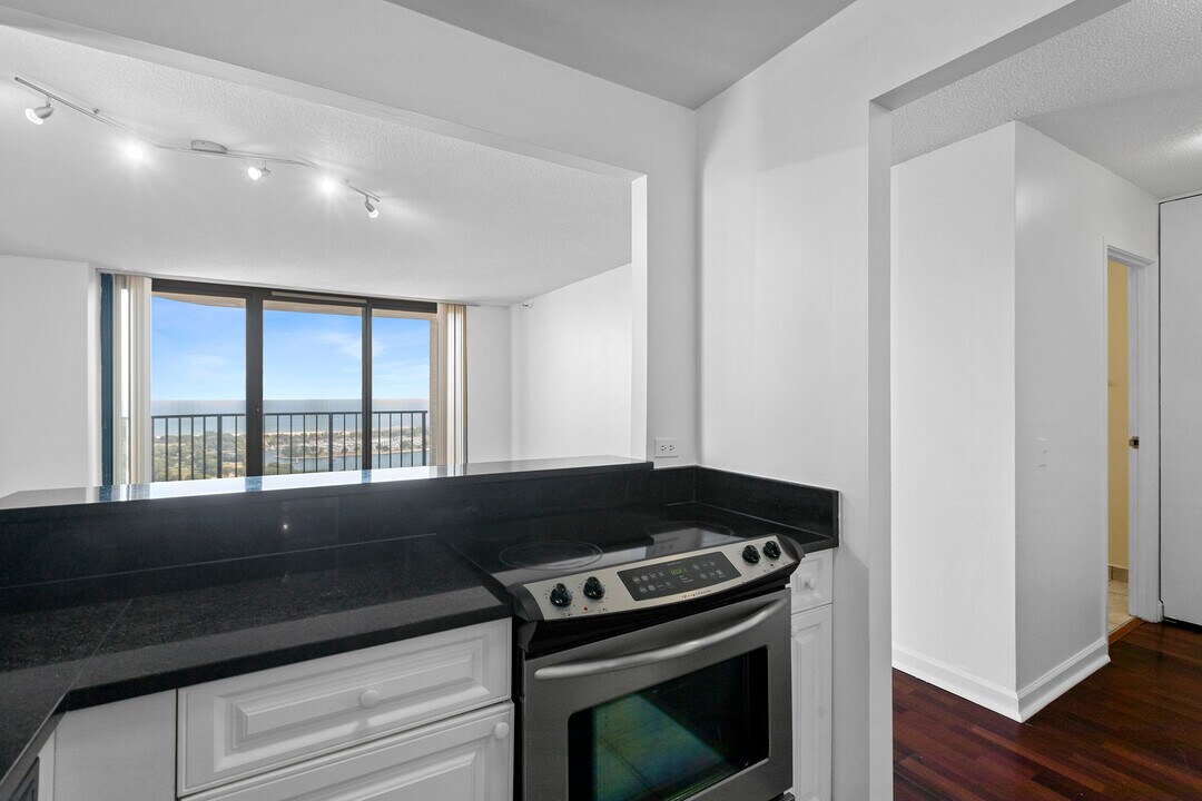 2700 W North Ave, Unit 206 in Chicago, IL - Building Photo