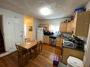 37 Cameron Ave, Unit 1 in Somerville, MA - Foto de edificio - Building Photo