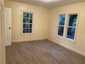 821 Newton Ave S in St. Petersburg, FL - Foto de edificio - Building Photo