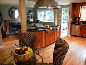 12116 SE 71st Pl in Newcastle, WA - Building Photo - Building Photo