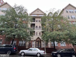 1320 N Wayne St in Arlington, VA - Building Photo - Building Photo