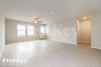 13124 Thyme Wy in Converse, TX - Foto de edificio - Building Photo