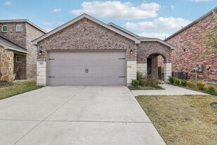 475 Grenada Lk Dr in Princeton, TX - Building Photo