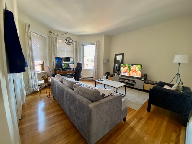 913 Boylston St, Unit 4